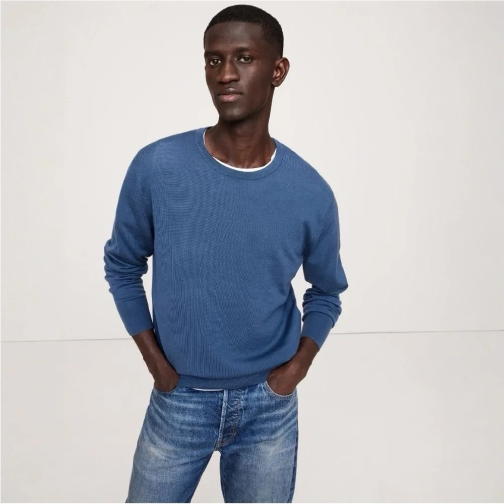 Banana Republic Italian Merino Crew Neck Sweater. NWT MEDIUM TALL
